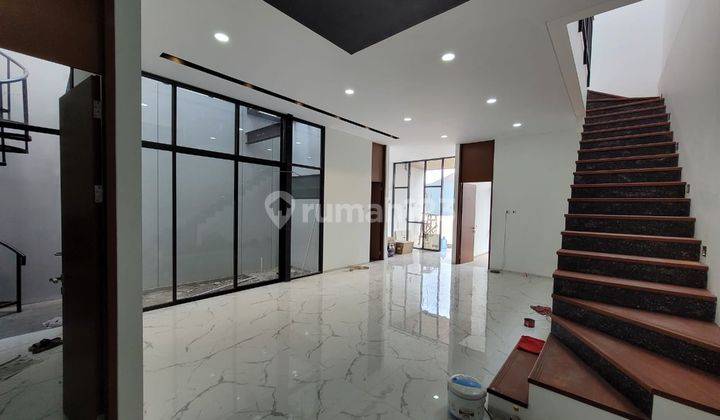 Exclusive Rumah di Cluster Ter Elit di Setraduta Grande 2