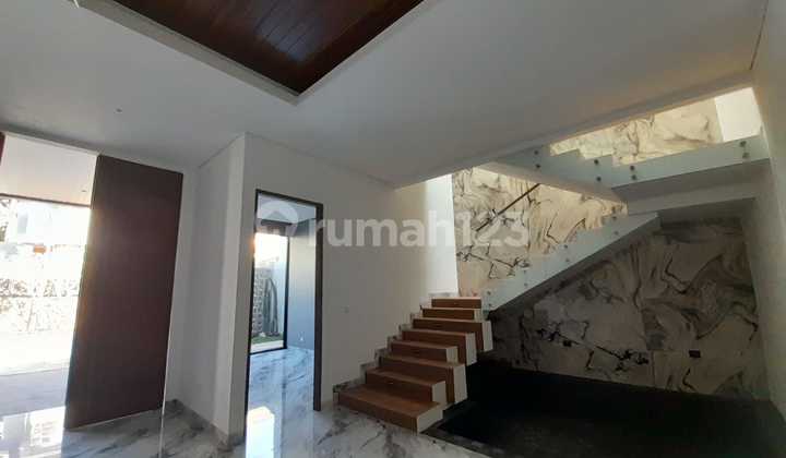  Rumah Baru 3 Lantai Setraduta Hegar Bandung 2