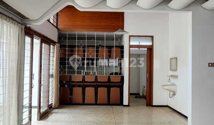 Rumah Nyaman Terawat di Ciumbuleuit Bandung Rumah Nyaman Terawat di Ciumbuleuit Bandung