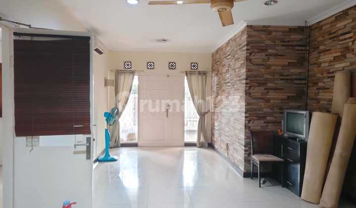 Rumah Dalam Komlek Di Cinere, Depok, Lokasi Strategis