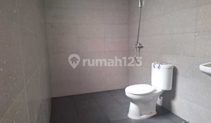 Rumah 2 Lantai Bagus di Cinere, Depok, Lingkungan Aman 2