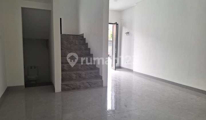 Rumah 2 Lantai Bagus di Cinere, Depok, Lingkungan Aman Rumah 2 Lantai Bagus di Cinere, Depok, Lingkungan Aman