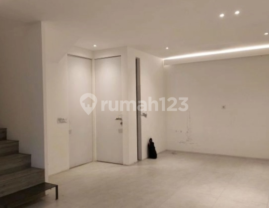 Beautiful House in Limo, Depok, Safe Neighborhood. 2