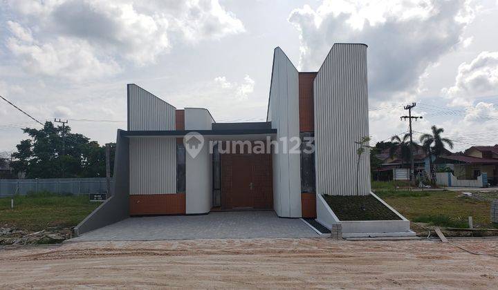 Rumah Baru Dengan Desain Trendy di Lokasi Prime  2