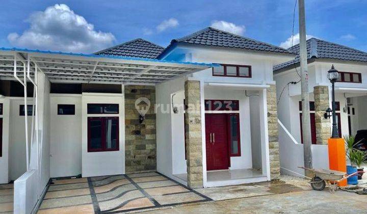 Rumah di Jalan Fajar Dengan Pagar Pribadi  2