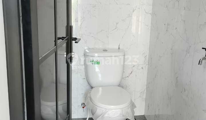 Rumah Mewah Dua Lantai Di Pusat Kota Sudirman