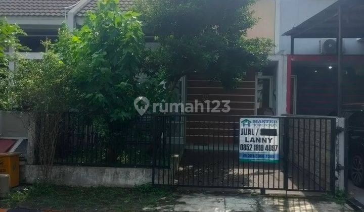 Rumah ada club' house dan depan taman  1