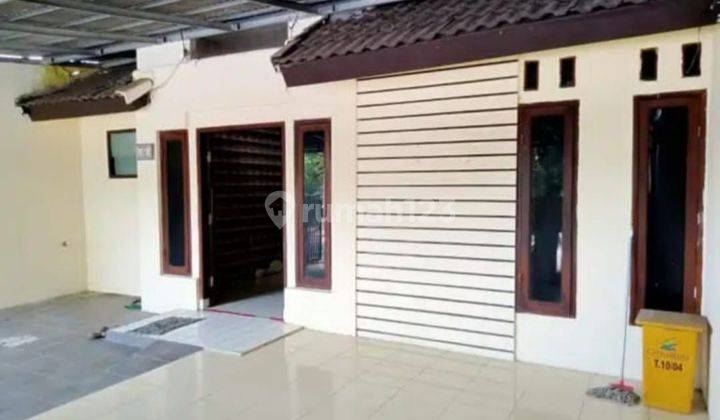 Rumah di jual cepat samping mall Ciputra , dw 2