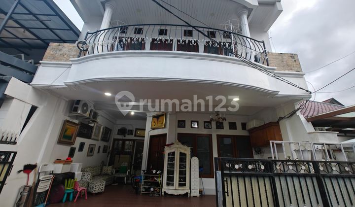 For Sale House in Meruya Ilir Area, West Jakarta.