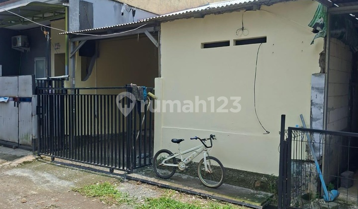 For Rent: House in Front of Ciputra Mall Tangerang. L