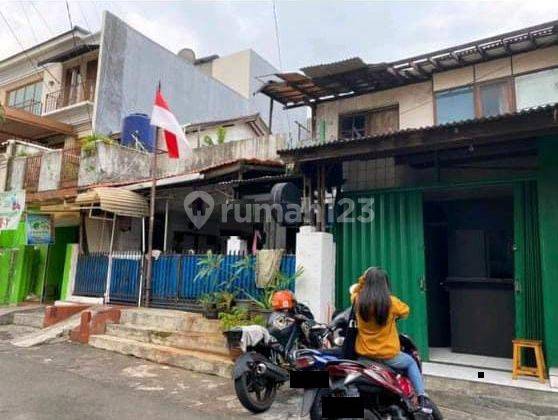 Cepat Rumah Tua Hitung Tanah di Tebet, Jalan Depan Lebar 1