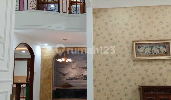 Rumah Cantik 2 Lantai Dalam Perumahan Di Pancoran Mas, Depok