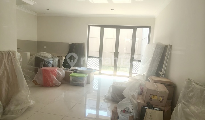 Rumah 2 Lantai Podomoro Park Bagus