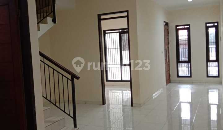 2-Story Renovated House in Sayap Batununggal