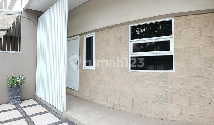 Rumah Minimalis 2 Lantai Bagus di Moch Toha SHM 2