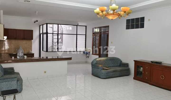 Jual Cepat! Rumah Taman Holis 2 Lantai 