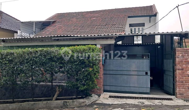 Rumah 2.Lt Di.lingkungan.nyaman