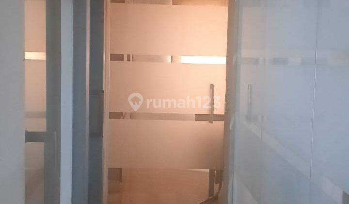 Rumah Kantor 3 Lantai Bagus di Cinere, Depok 1