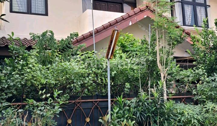 Rumah 2.lantai.dg Taman Depan Dan Belakang