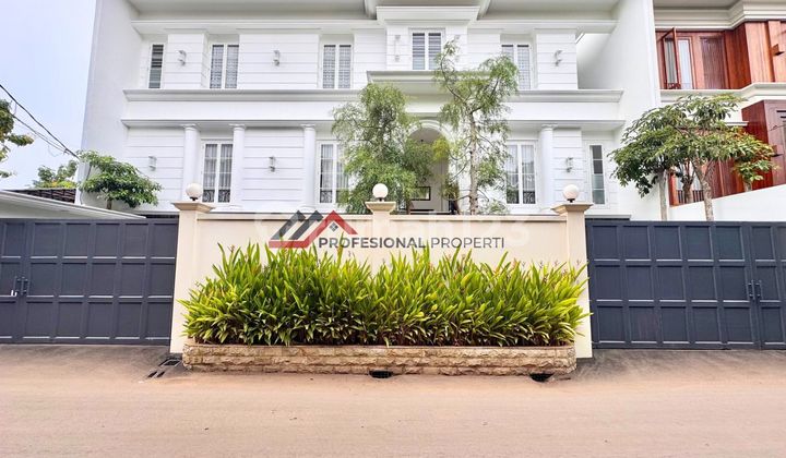 Luxurios Brand New House Full Furnished Desain American Classic