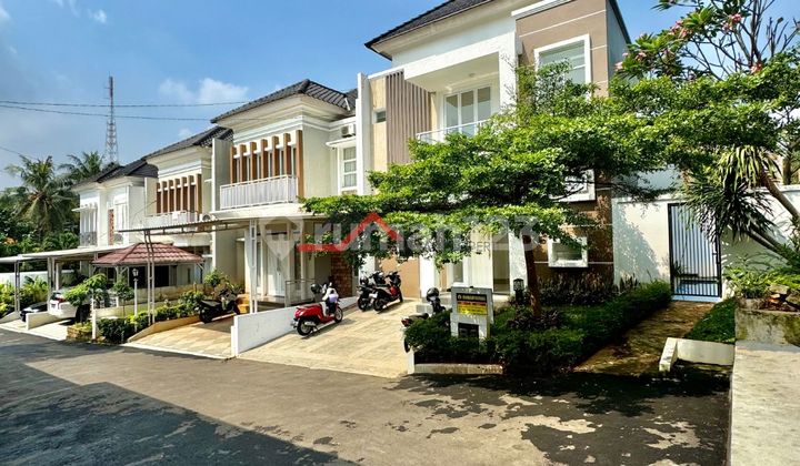 Minimalist Modern House in a One Gate System Cluster