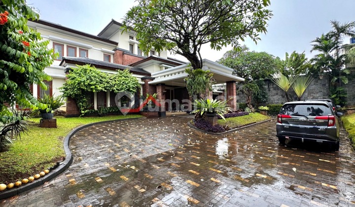 Rumah Mewah Asri Halaman Luas Dalam Komplek