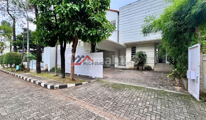 Beautiful House in Villa Cinere, Peaceful and Green Environment 2