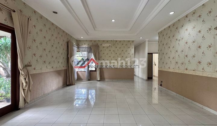 Rumah Siap Huni Halaman Belakang Luas Strategis Dekat Ke Krl 2