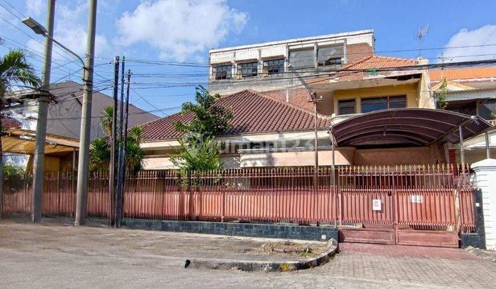 Rumah 2 Lantai Dekat Dengan Pusat Kota Surabaya, Terawat!  1