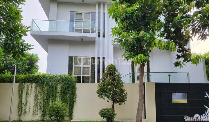 Dijual Rumah Graha Family Semi Furnish, Dekat Roca 1