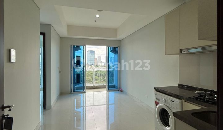 Selling at a Loss New 3-Bedroom Unit with Private Lift in Puri Mansion West Jakarta