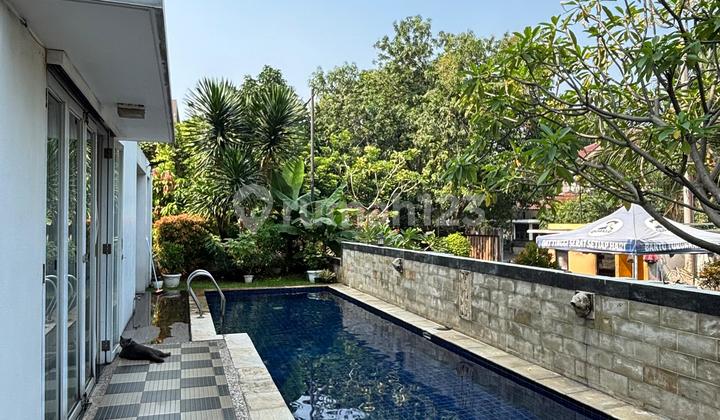 Dijual Rumah Mewah Dgn Pool Di Komplek Elite Bilymoon 