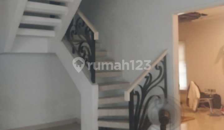 East White Cempaka, 415 square meters with a very large yard.