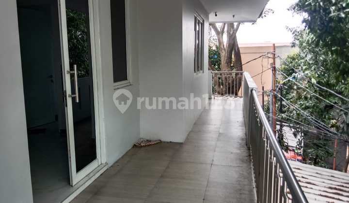 Disewakan Rumah Bagus 2 LT Siap Huni Lokasi Strategis di Condet 2