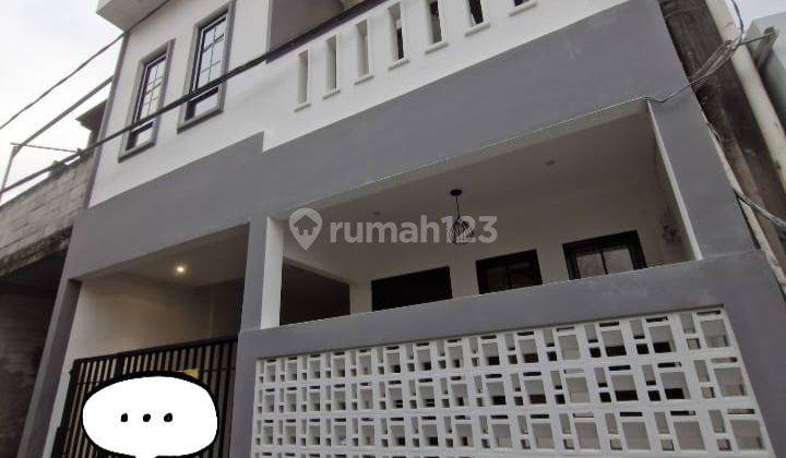 Rumah 3 Lantai Baru Unfurnished SHM di Condet, Jakarta Timur 1