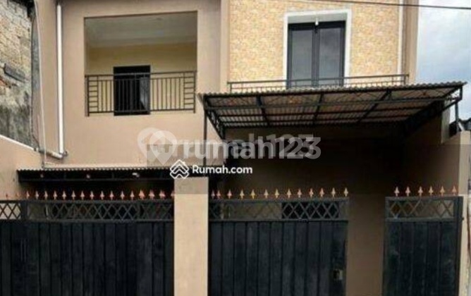 Rumah Bagus 2 Lt Pinggir Jalan Raya Shm Di Jagakarsa