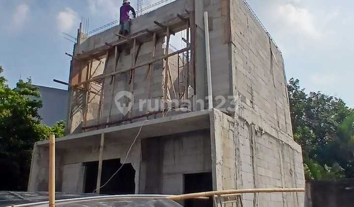 Brand New Skandinavian House Dlm Cluster Dekat Sekali Ke Jalan Raya 2 Mobil.di Kalisari Jak Tim 2