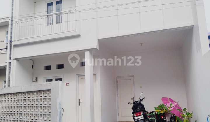 Rumah Bagus Sekali Modern Minimalis 2 Lt Dalam Cluster Di Condet