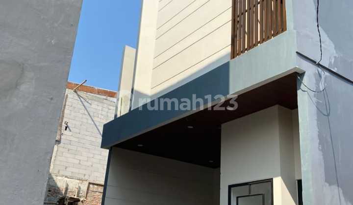 Rumah Baru 2 Labtai.bebas Banjir Dekat Akses Tol di Condet