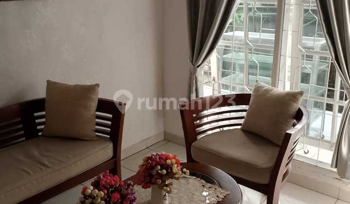 Rumah Plus Kost2an 5 Pintu, Cocok Utk Investasi Di Condet