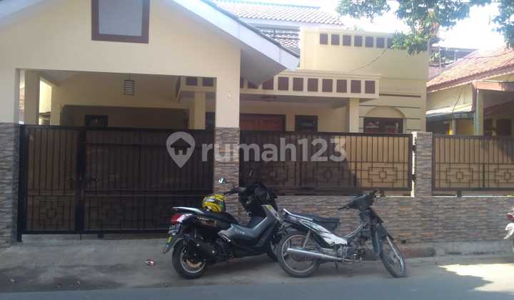 Rumah baru renovasi hampir total, pinggir jalan raya condet jaktim