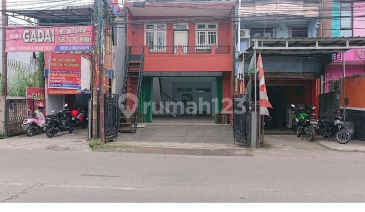Ruko di jalan raya utama Pekayon 2.5 lantai 