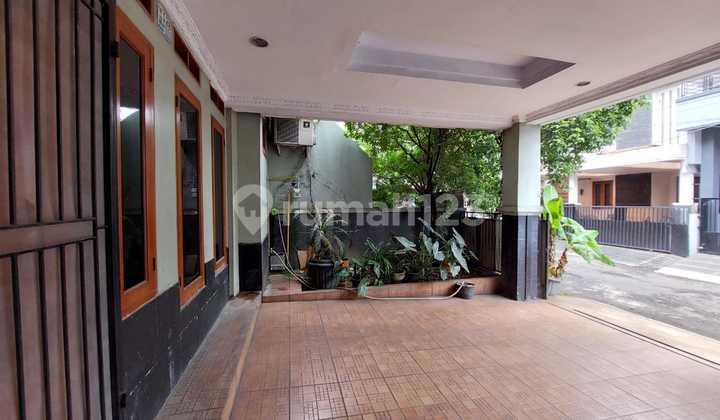 Rumah Second Terawat 2 Lantai di Pusat Kota Bekasi Selatan Bagus 2