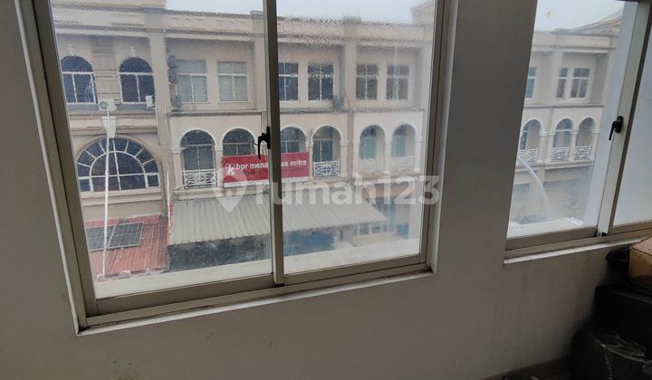 Galaxy shop house location near main road and clean market Bekasi. 2