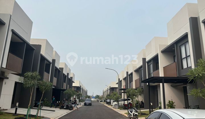 Ready to Occupy 2-Story House 6 Meters Wide in Regia Cluster, Summarecon Crown Gading, Harapan Indah, Bekasi, 018