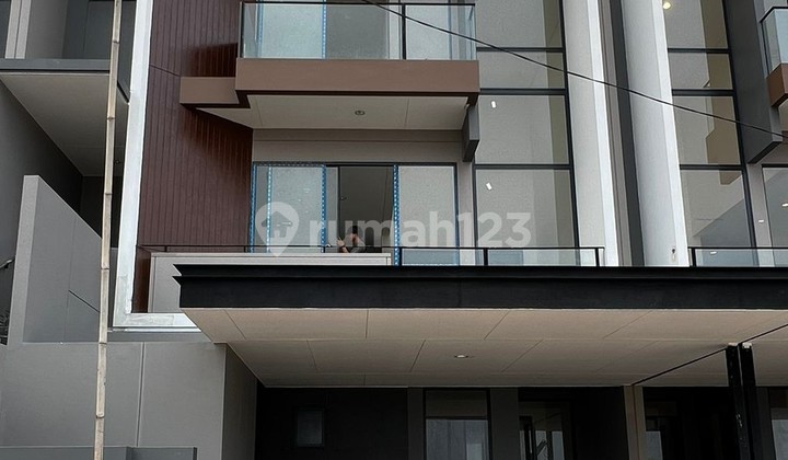 For Sale 3-Storey Luxury House in Kelimutu Asya Cluster, Cakung, East Jakarta, 027 1