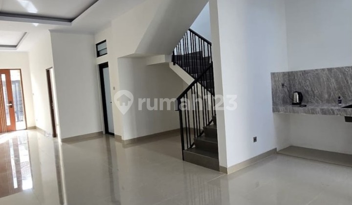 Dijual Rumah 2 Lantai Dengan Suasana Yang Nyaman Dan Aman Dikavling Dki Meruya Selatan, 026