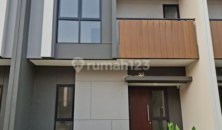 Dijual Cepat Rumah 2 Lantai Lebar 6 Cluster Regia, Summarecon Crown Gading, Bekasi, 018 Dijual Cepat Rumah 2 Lantai Lebar 6 Cluster Regia, Summarecon Crown Gading, Bekasi, 018