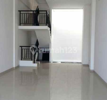 SHOPHOUSE 3 FLOORS STRATEGIC LOCATION FACING STREET, CAKUNG, EAST JAKARTA, 029 1