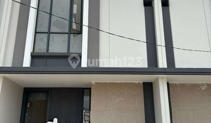 Selling 2-Story Limited Edition House in Asya Sentarum, Location Near Club House, Cakung, East Jakarta, 015&amp;007